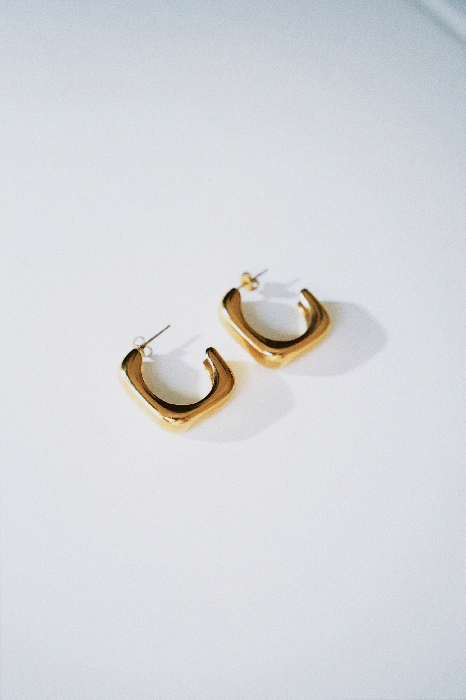 Dixie Jem C-shaped chunky 18k gold plated lightweight chunky hoop earrings 